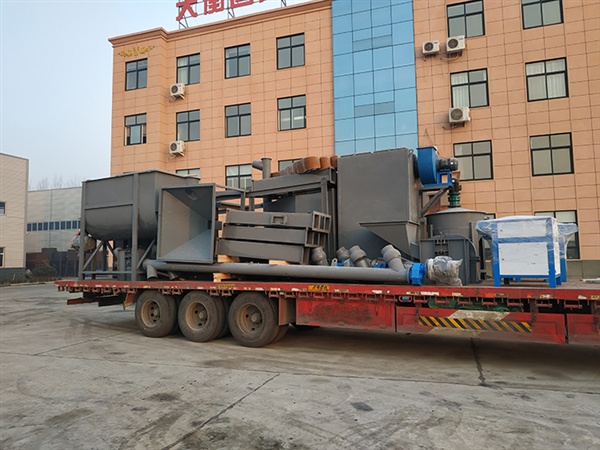 一整套平台式干粉生产线设备发往湖南