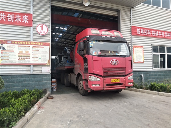 湖南客户订购我公司一套平台式干粉砂浆生产设备装车发货